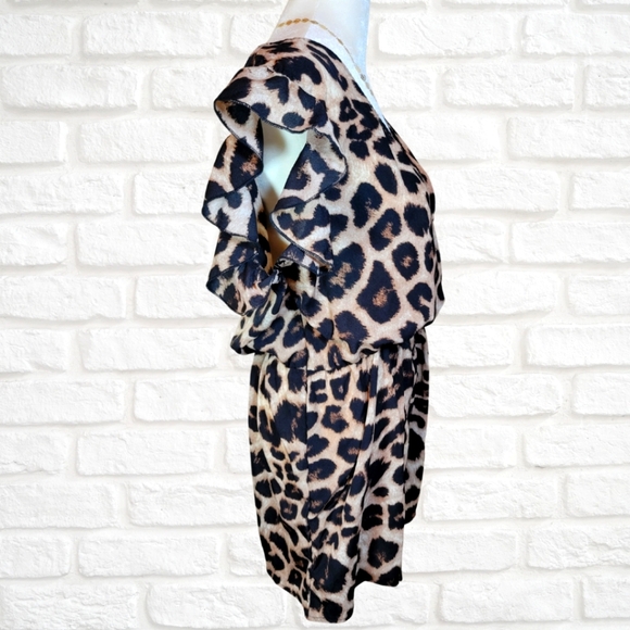 Leopard Romper w/ Ruffle Sleeves V-Neck & Side Zipper, Lightweight Material NWOT - Picture 4 of 8